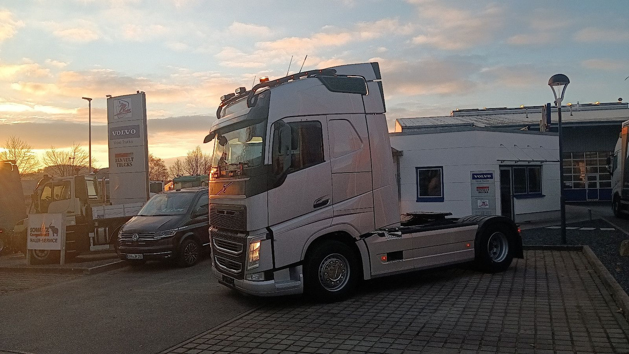 Cabeza tractora Volvo FH460 Globe FullSpoiler TV I-PARC 2xTank German: foto 15