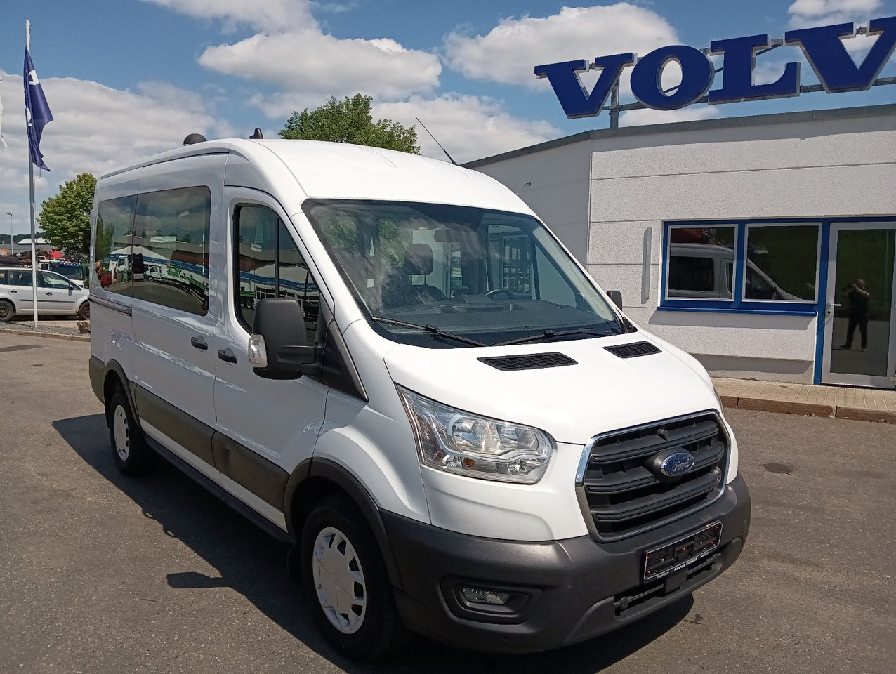 Ford Transit Kombi 350 L2 Trend 9-Sitzer 2xHeizung/Kl - Furgoneta de pasajeros, Furgoneta combi: foto 2 Ford Transit Kombi 350 L2 Trend 9-Sitzer 2xHeizung/Kl - Furgoneta de pasajeros, Furgoneta combi: foto 2