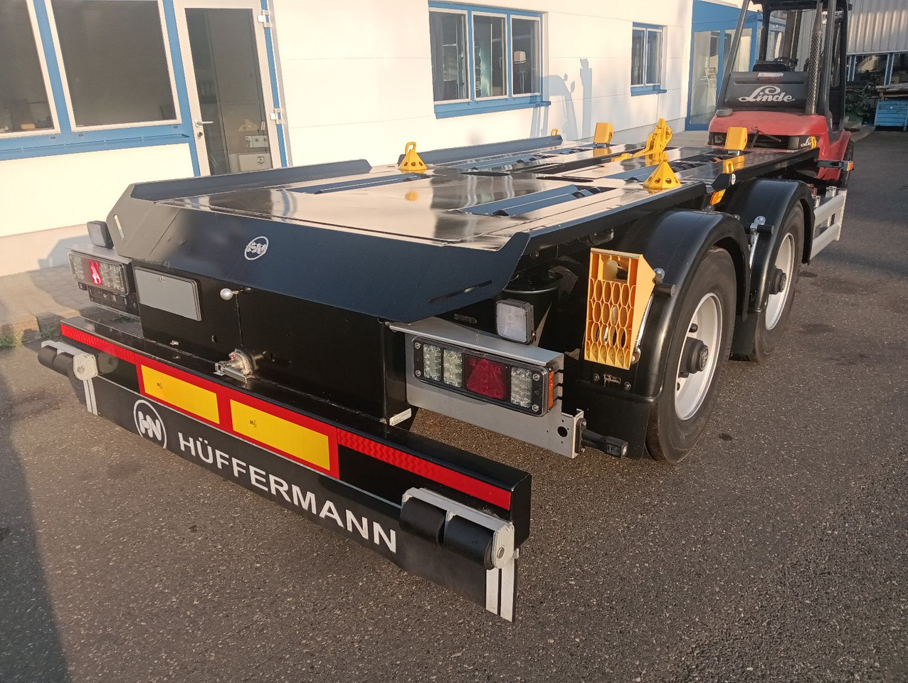 Hüffermann 2-ACHS-MINI-CARRIER MULTIFIX verzinkt NEU BPW Hüffermann 2-ACHS-MINI-CARRIER MULTIFIX verzinkt NEU BPW - Remolque multilift/ Portacontenedores de cadenas: foto 1 Hüffermann 2-ACHS-MINI-CARRIER MULTIFIX verzinkt NEU BPW Hüffermann 2-ACHS-MINI-CARRIER MULTIFIX verzinkt NEU BPW - Remolque multilift/ Portacontenedores de cadenas: foto 1