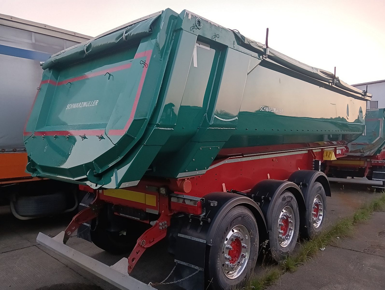 Schwarzmüller 3-A ALU-MULDE mHARDOX ALCOA 25m3 SAF 5420kgPlane - Semirremolque volquete: foto 1 Schwarzmüller 3-A ALU-MULDE mHARDOX ALCOA 25m3 SAF 5420kgPlane - Semirremolque volquete: foto 1