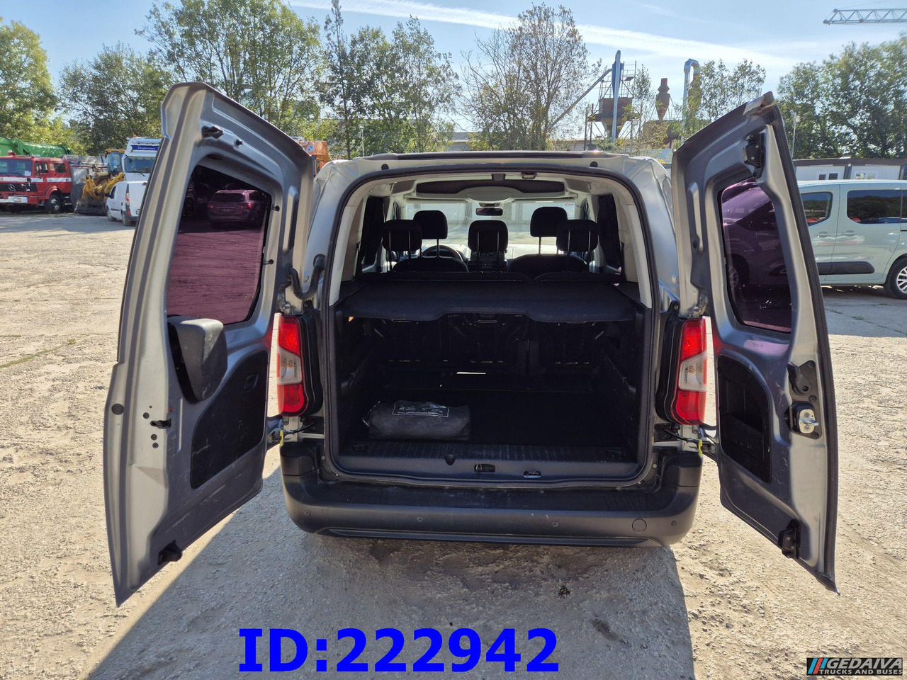 Coche CITROEN Berlingo: foto 8