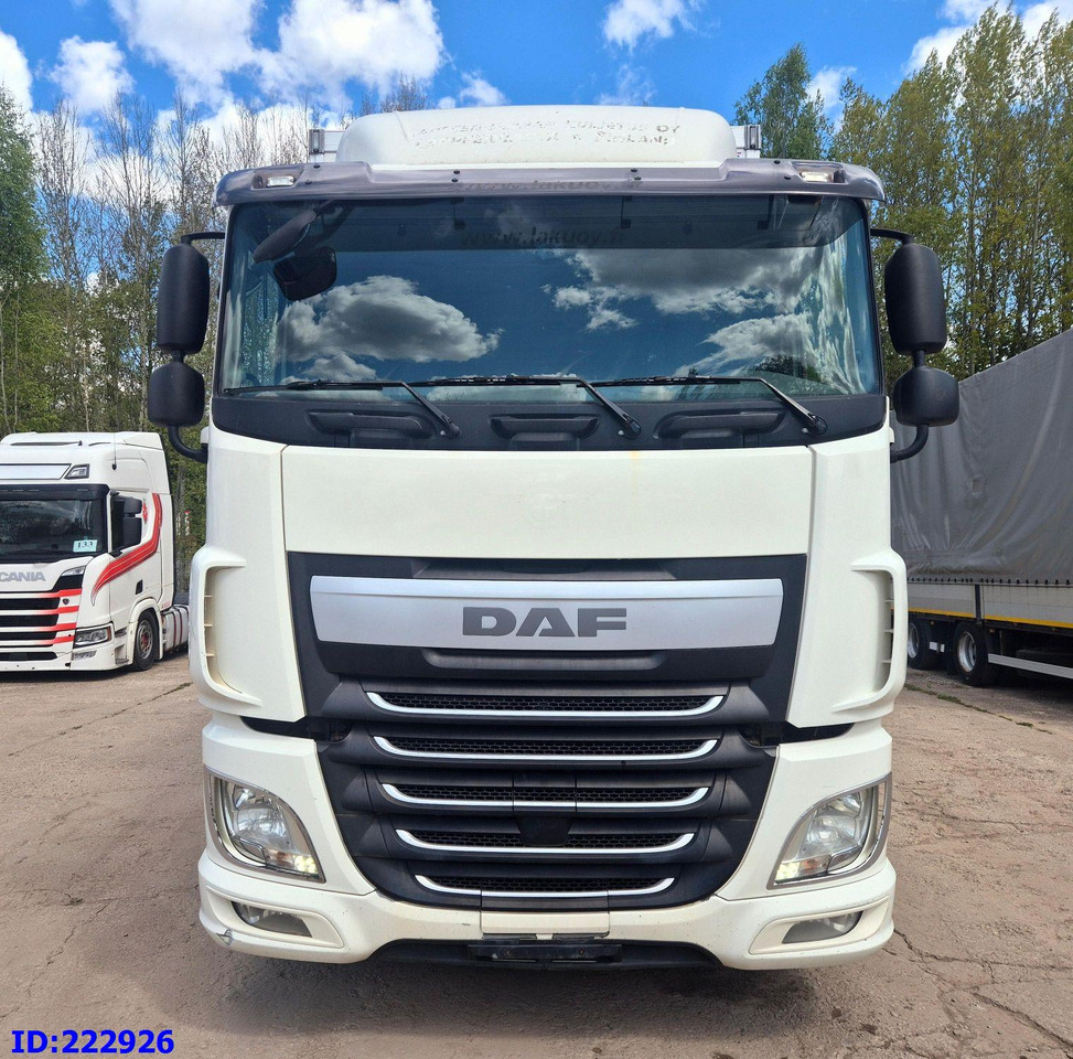 DAF XF 106 440 FAR 6x2 Euro6 - Camión isotérmico: foto 2 DAF XF 106 440 FAR 6x2 Euro6 - Camión isotérmico: foto 2