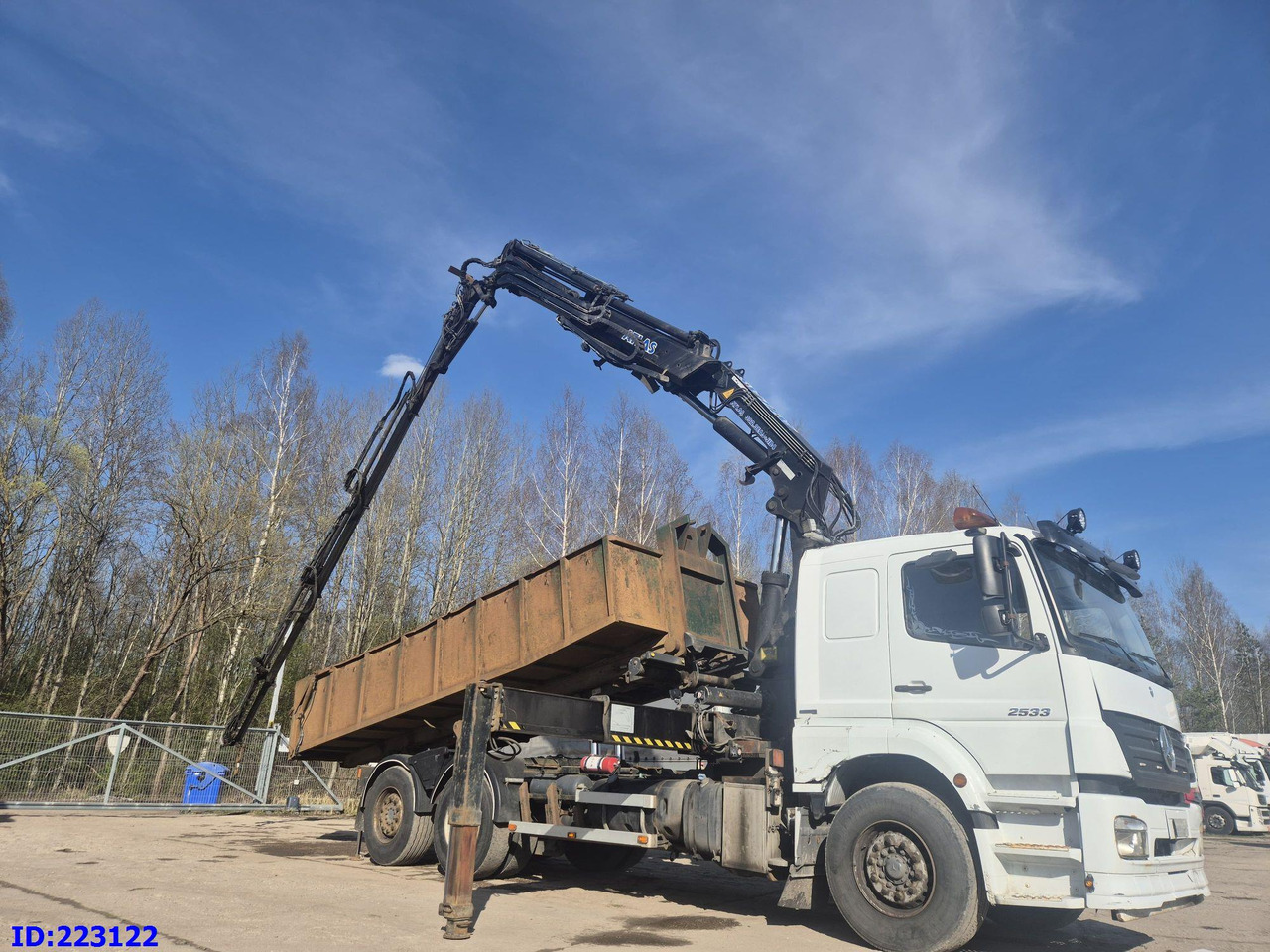 MERCEDES-BENZ Axor 2533 6x2 + Atlas 332.3E Crane - Camión volquete: foto 4 MERCEDES-BENZ Axor 2533 6x2 + Atlas 332.3E Crane - Camión volquete: foto 4