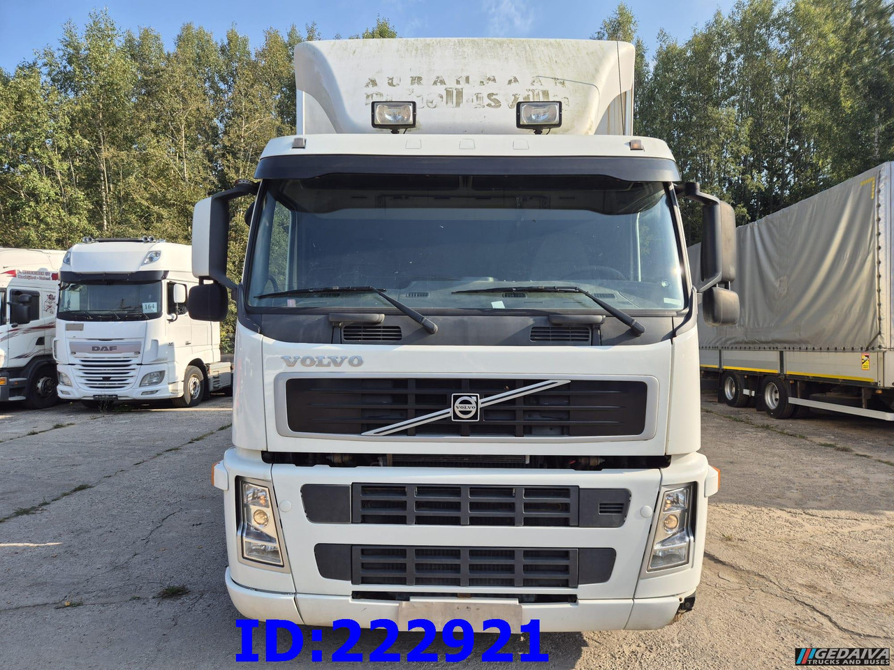 VOLVO FM9 260HP - Camión caja cerrada: foto 2 VOLVO FM9 260HP - Camión caja cerrada: foto 2