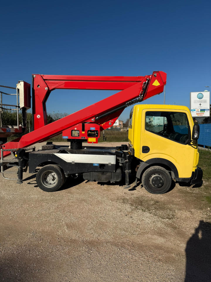 Camión con plataforma elevadora : foto 1