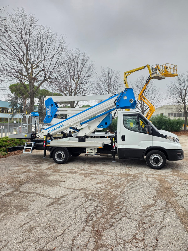 SOCAGE 20D - Camión con plataforma elevadora: foto 1 SOCAGE 20D - Camión con plataforma elevadora: foto 1