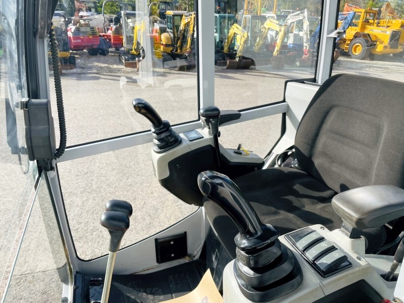 Neuson ET16 (3865) - Miniexcavadora: foto 5 Neuson ET16 (3865) - Miniexcavadora: foto 5