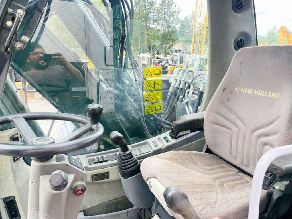 New Holland MH Plus (4054) - Excavadora de ruedas: foto 5 New Holland MH Plus (4054) - Excavadora de ruedas: foto 5