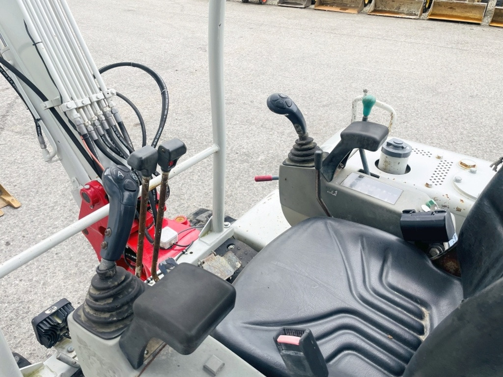 Takeuchi TB135 (4056) - Miniexcavadora: foto 5 Takeuchi TB135 (4056) - Miniexcavadora: foto 5