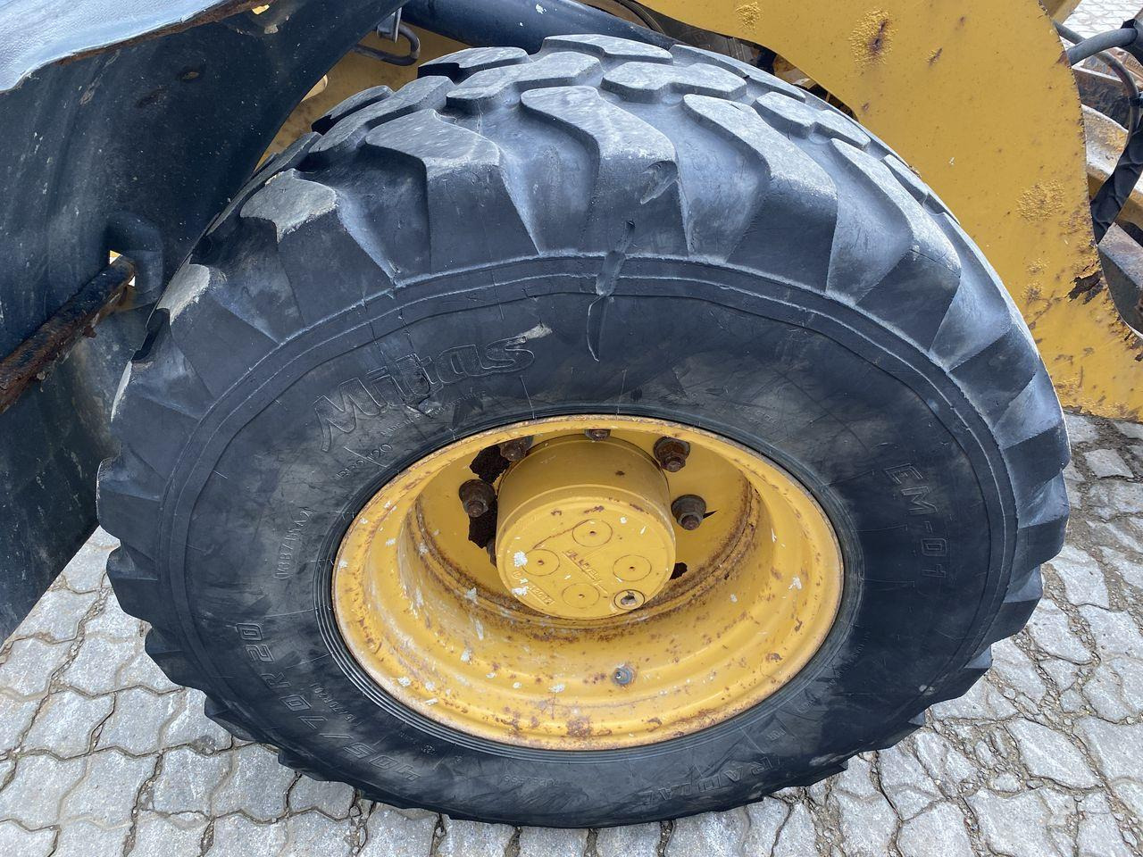 Cargadora articulada Caterpillar 908 H2: foto 6