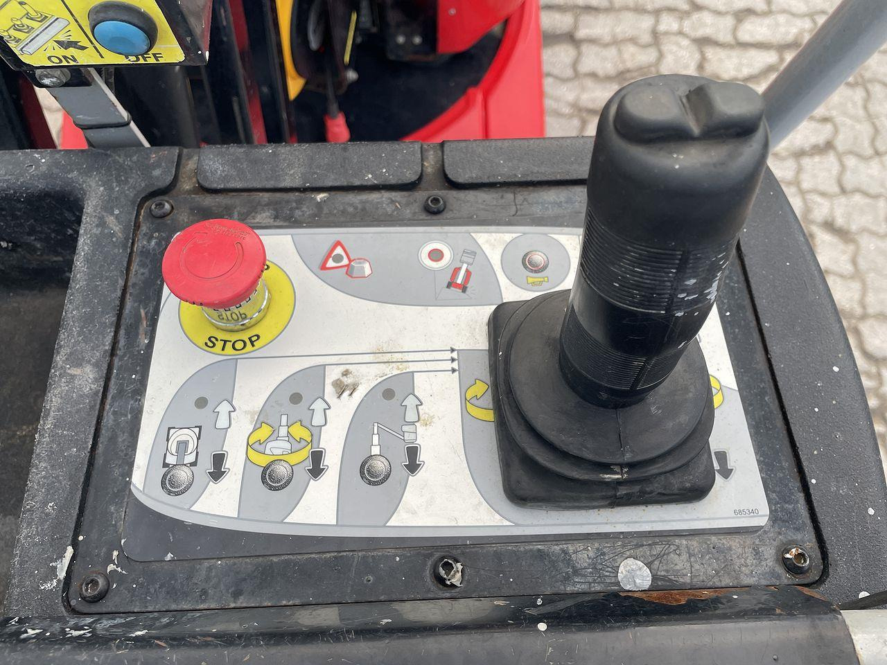 Manitou 100VJR - Plataforma de mástil vertical: foto 3 Manitou 100VJR - Plataforma de mástil vertical: foto 3