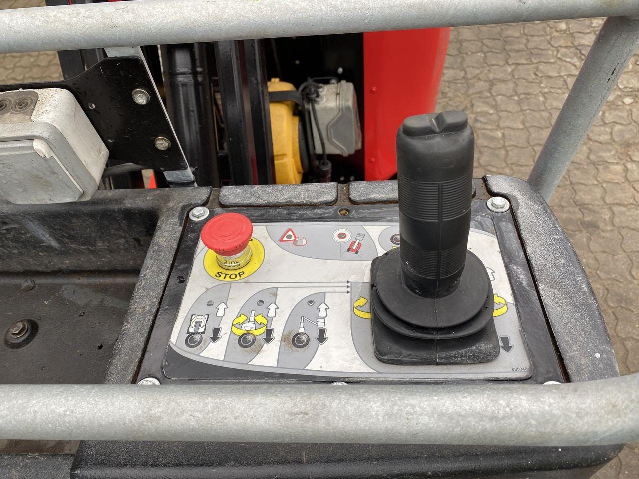 Manitou 100VJR - Plataforma de mástil vertical: foto 3 Manitou 100VJR - Plataforma de mástil vertical: foto 3