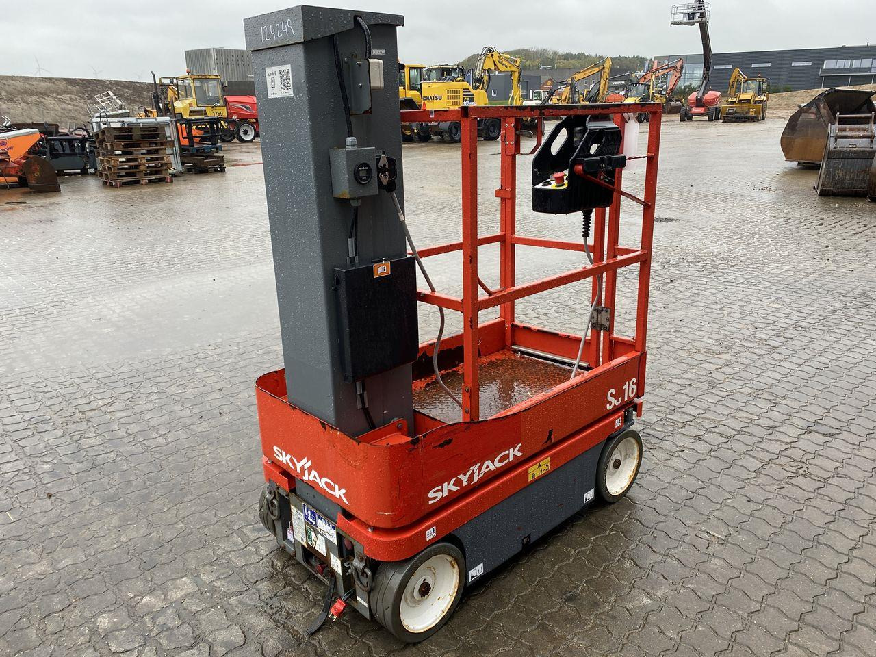 Skyjack SJ16 - Plataforma de mástil vertical: foto 4 Skyjack SJ16 - Plataforma de mástil vertical: foto 4