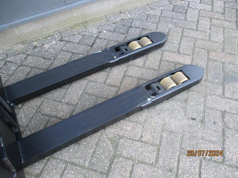 Apilador BT SWE 080L: foto 6 Apilador BT SWE 080L: foto 6