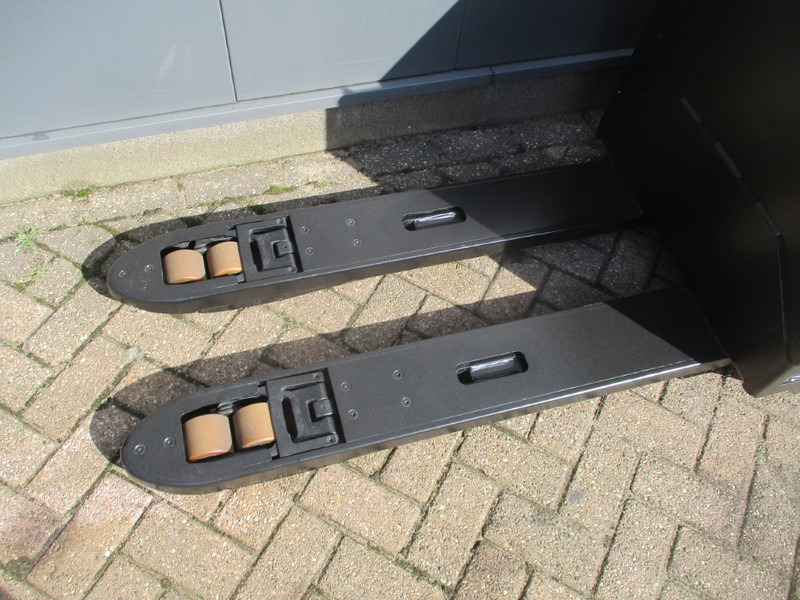 Toyota LPE 200 - Transpaleta: foto 4 Toyota LPE 200 - Transpaleta: foto 4