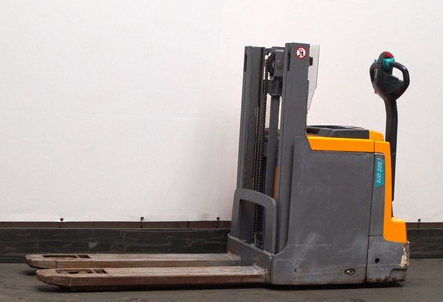 Jungheinrich EJD220 - Apilador: foto 1 Jungheinrich EJD220 - Apilador: foto 1