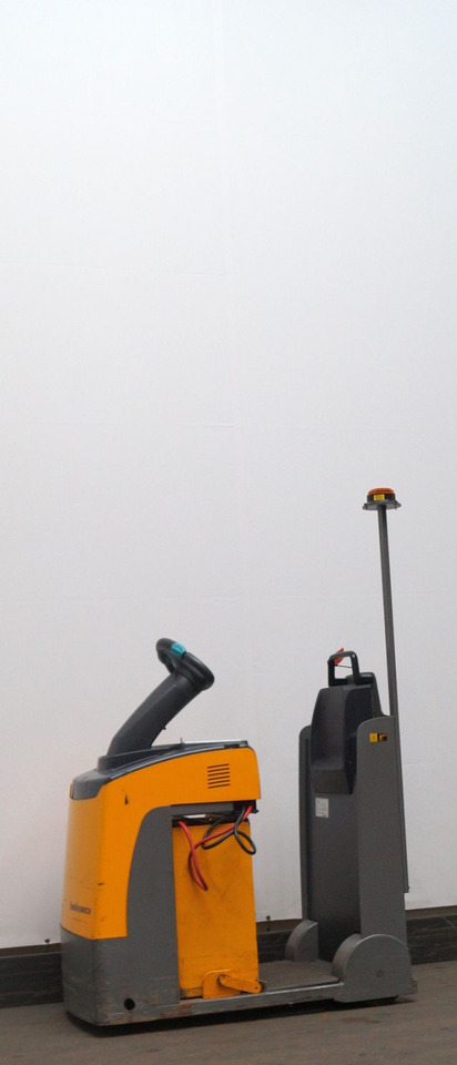 Jungheinrich EZS130 - Remolcadora: foto 1 Jungheinrich EZS130 - Remolcadora: foto 1