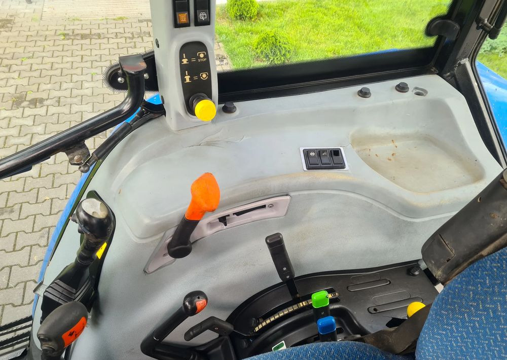 Tractor New Holland T5040: foto 7 Tractor New Holland T5040: foto 7