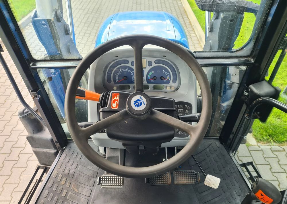 Tractor New Holland T5040: foto 8 Tractor New Holland T5040: foto 8
