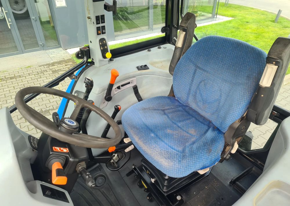 Tractor New Holland T5040: foto 6 Tractor New Holland T5040: foto 6
