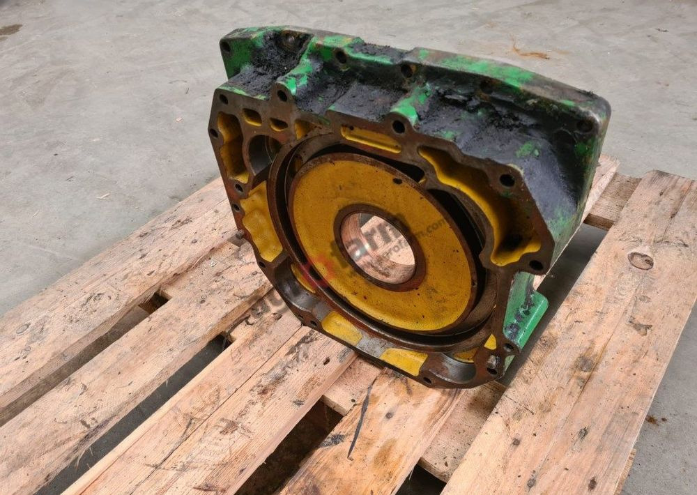 OBUDOWA SKRZYNI R124437 JOHN DEERE 7600 7700 7800 - Caja de cambios: foto 2 OBUDOWA SKRZYNI R124437 JOHN DEERE 7600 7700 7800 - Caja de cambios: foto 2