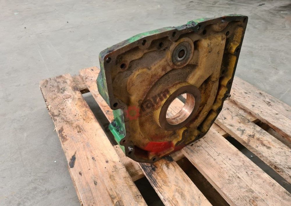 OBUDOWA SKRZYNI R124437 JOHN DEERE 7600 7700 7800 - Caja de cambios: foto 1 OBUDOWA SKRZYNI R124437 JOHN DEERE 7600 7700 7800 - Caja de cambios: foto 1