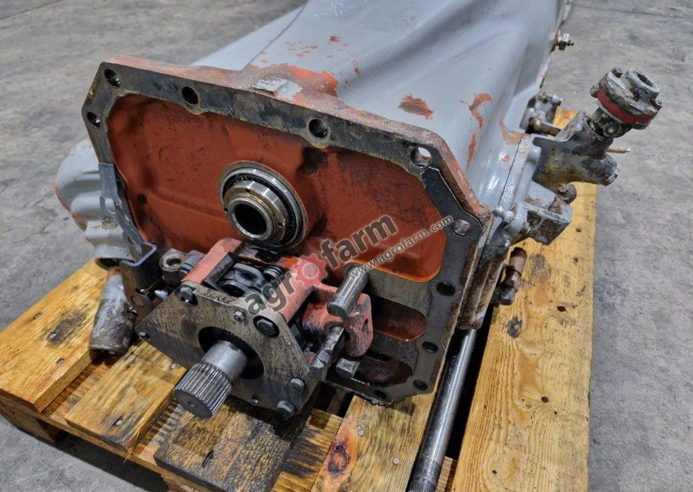 Skrzynia biegów Massey Ferguson 2640 - Caja de cambios: foto 1 Skrzynia biegów Massey Ferguson 2640 - Caja de cambios: foto 1