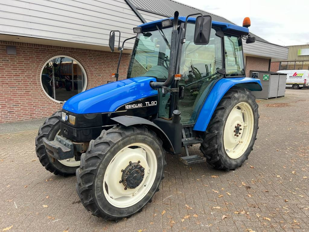 New Holland TL 90 trekker - Tractor: foto 1 New Holland TL 90 trekker - Tractor: foto 1