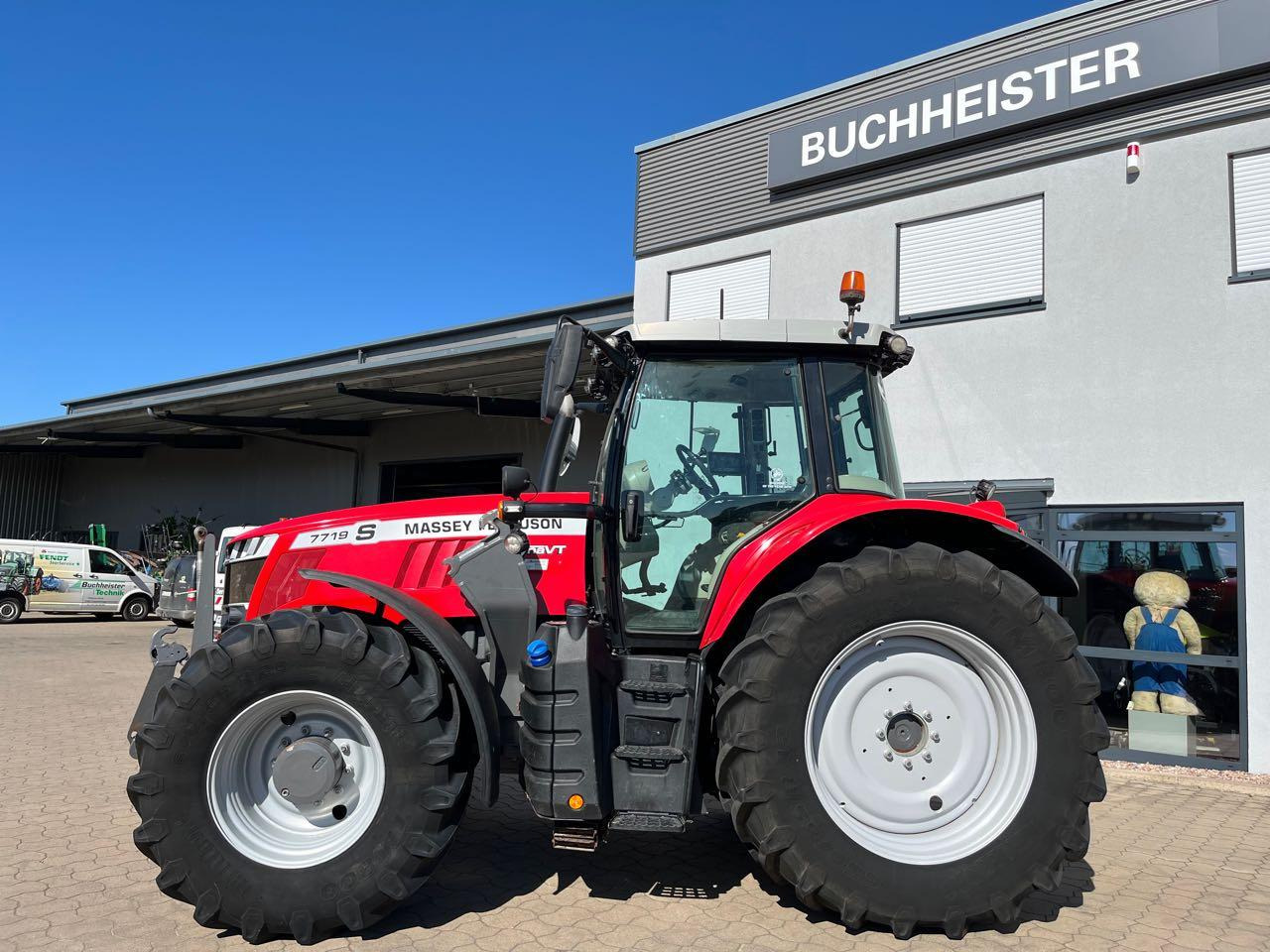 Massey Ferguson 7719 DynaVT - Tractor: foto 5 Massey Ferguson 7719 DynaVT - Tractor: foto 5
