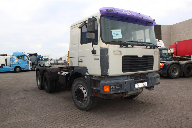 MAN F 26.364 + 6X4 + BIG AXLE + EURO 2 + MANUAL - Cabeza tractora: foto 4 MAN F 26.364 + 6X4 + BIG AXLE + EURO 2 + MANUAL - Cabeza tractora: foto 4