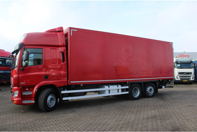 DAF CF 330 + 6X2 + LIFT - Camión caja cerrada: foto 5 DAF CF 330 + 6X2 + LIFT - Camión caja cerrada: foto 5