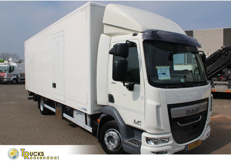 DAF LF 210 + EURO 6 + LIFT - Camión caja cerrada: foto 1 DAF LF 210 + EURO 6 + LIFT - Camión caja cerrada: foto 1