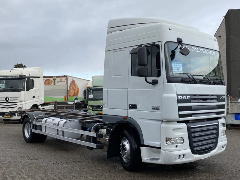 DAF XF 105.460 + Euro 5 + ADR + Discounted from 17.950,- - Camión chasis: foto 3 DAF XF 105.460 + Euro 5 + ADR + Discounted from 17.950,- - Camión chasis: foto 3