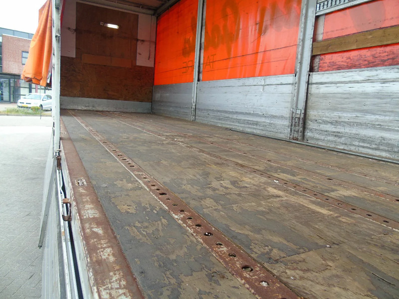 Iveco Eurocargo 190EL28 + LIFT + EURO 5 - Camión lona: foto 5 Iveco Eurocargo 190EL28 + LIFT + EURO 5 - Camión lona: foto 5