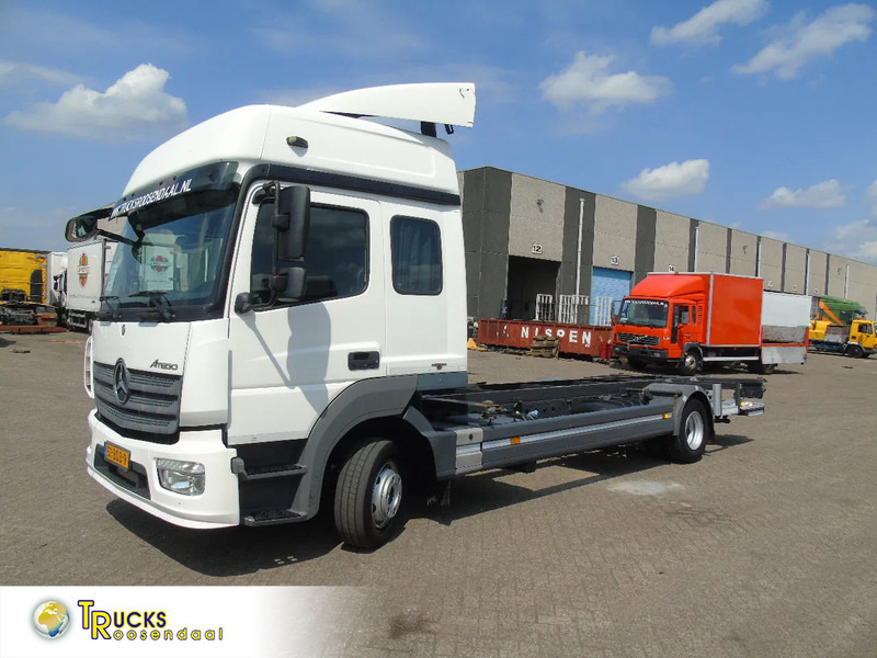 Camión portacontenedore/ Intercambiable Mercedes-Benz Atego 1218 + EURO 6 + 5 PERS + BDF + LIFT: foto 1