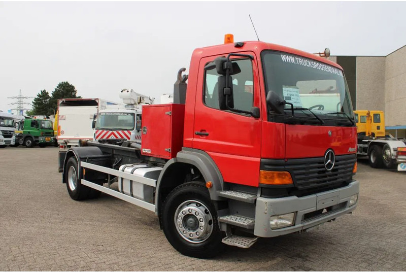 Mercedes-Benz Atego 1923 + HOOK SYSTEM + EURO 2 - Camión multibasculante: foto 3 Mercedes-Benz Atego 1923 + HOOK SYSTEM + EURO 2 - Camión multibasculante: foto 3