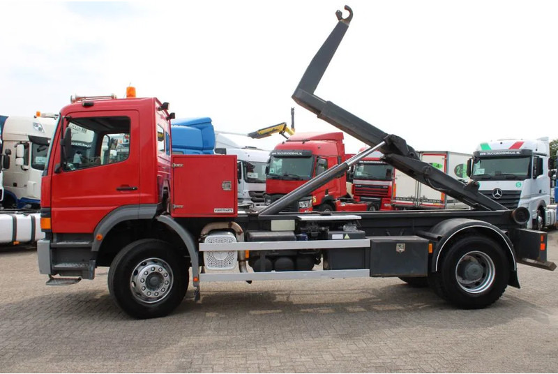 Mercedes-Benz Atego 1923 + HOOK SYSTEM + EURO 2 - Camión multibasculante: foto 2 Mercedes-Benz Atego 1923 + HOOK SYSTEM + EURO 2 - Camión multibasculante: foto 2