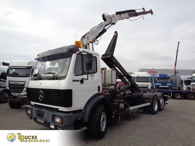 Mercedes-Benz SK 2433 + Semi-Auto + PTO + Serie 14 Crane + 3 pedals - Camión con equipo de cable, Camión grúa: foto 1 Mercedes-Benz SK 2433 + Semi-Auto + PTO + Serie 14 Crane + 3 pedals - Camión con equipo de cable, Camión grúa: foto 1