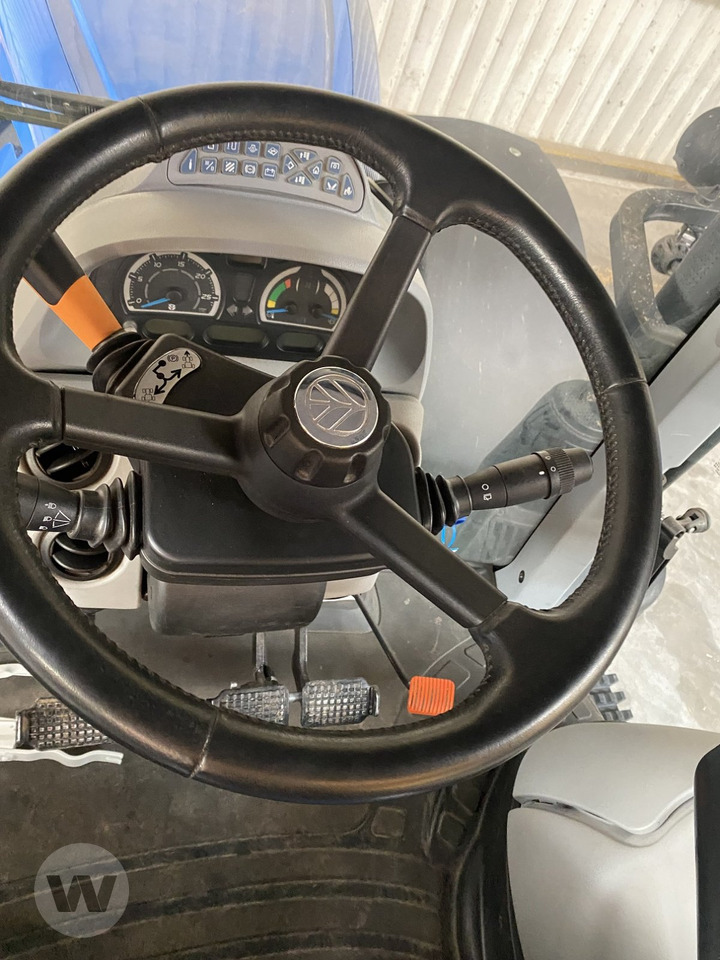 New Holland T 7.245 AC StageV - Tractor: foto 4 New Holland T 7.245 AC StageV - Tractor: foto 4