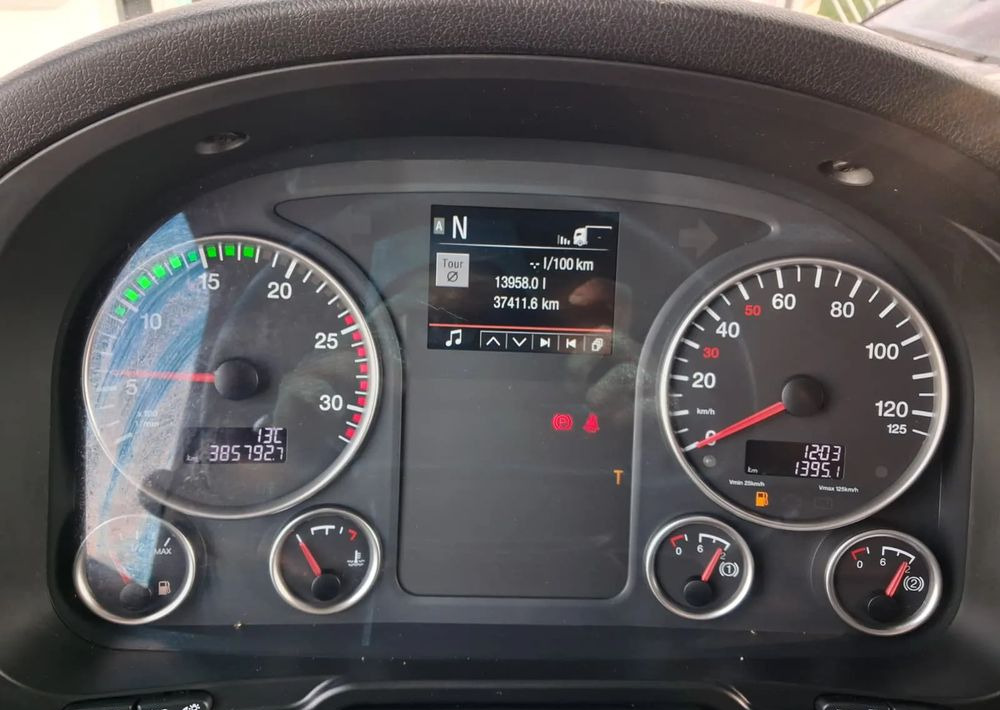 MAN TGX 18.470 Hydraulika dwuobwodowa + wywrot - Cabeza tractora: foto 3 MAN TGX 18.470 Hydraulika dwuobwodowa + wywrot - Cabeza tractora: foto 3