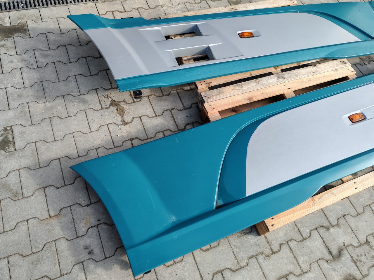 DAF XF106 EURO 6 / SIDE SPOILERS SET - Aerodinámica/ Spoiler: foto 3 DAF XF106 EURO 6 / SIDE SPOILERS SET - Aerodinámica/ Spoiler: foto 3