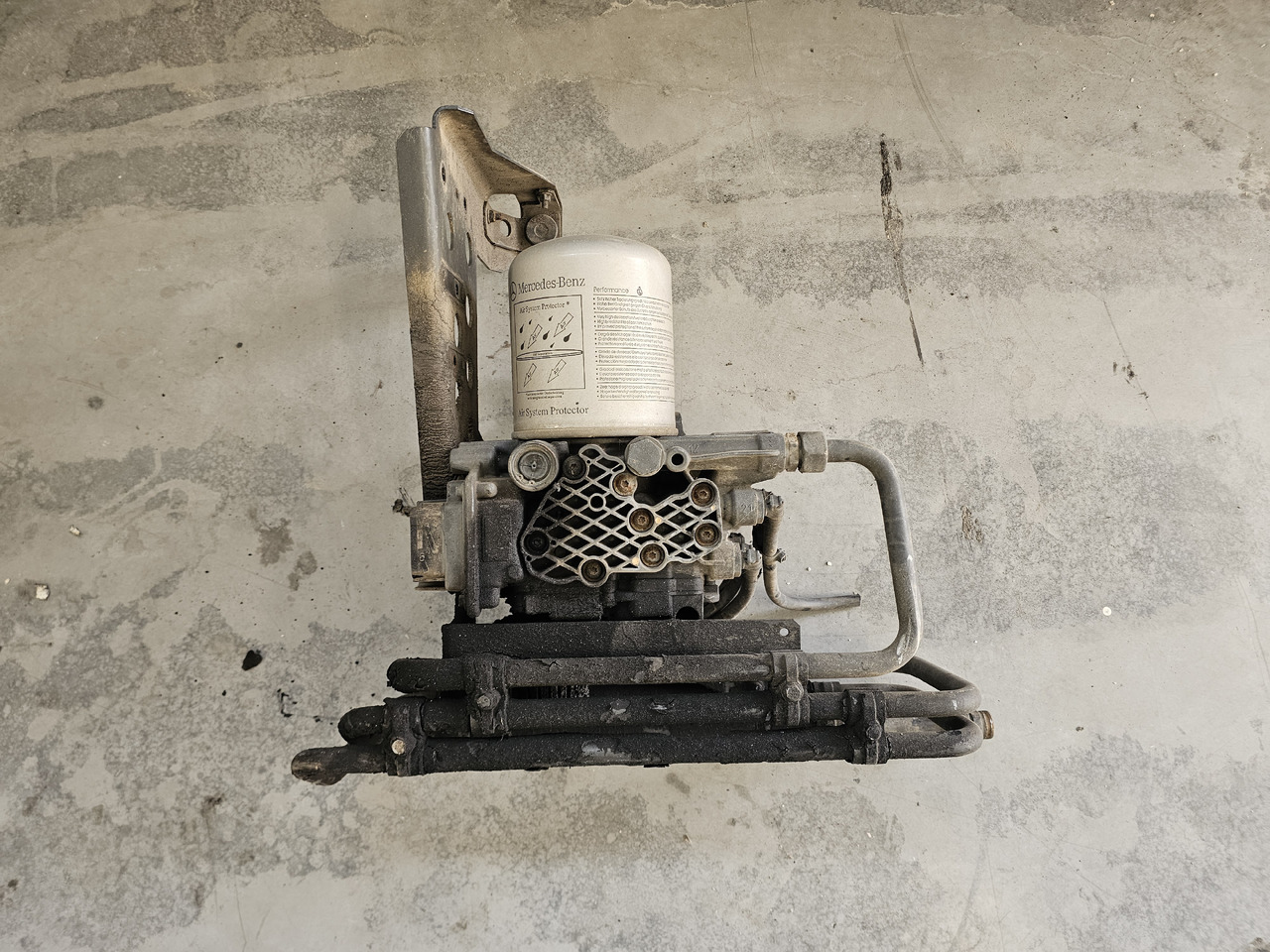 MERCEDES-BENZ ACTROS MP4 EURO 6 / AIR DRYIER / A0014460364 / K078214 - Válvula de freno: foto 2 MERCEDES-BENZ ACTROS MP4 EURO 6 / AIR DRYIER / A0014460364 / K078214 - Válvula de freno: foto 2