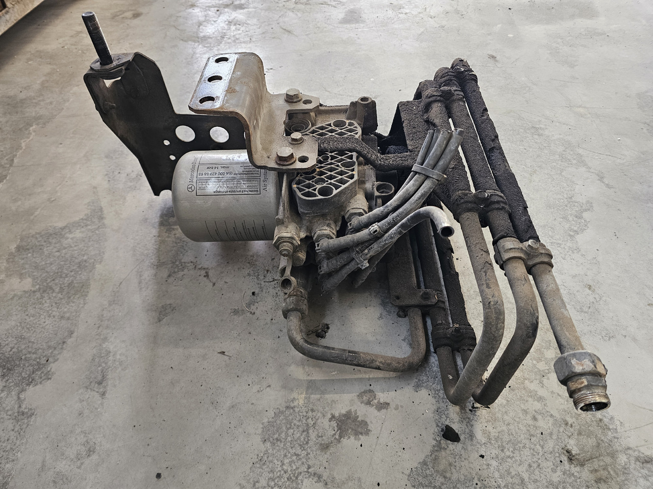 MERCEDES-BENZ ACTROS MP4 EURO 6 / AIR DRYIER / A0014460364 / K078214 - Válvula de freno: foto 4 MERCEDES-BENZ ACTROS MP4 EURO 6 / AIR DRYIER / A0014460364 / K078214 - Válvula de freno: foto 4