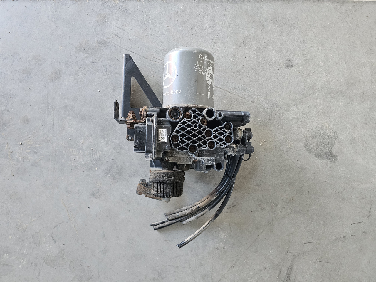 MERCEDES MP4 / AIR DRYIER / K102145 / A0014461964 - Válvula de freno: foto 2 MERCEDES MP4 / AIR DRYIER / K102145 / A0014461964 - Válvula de freno: foto 2