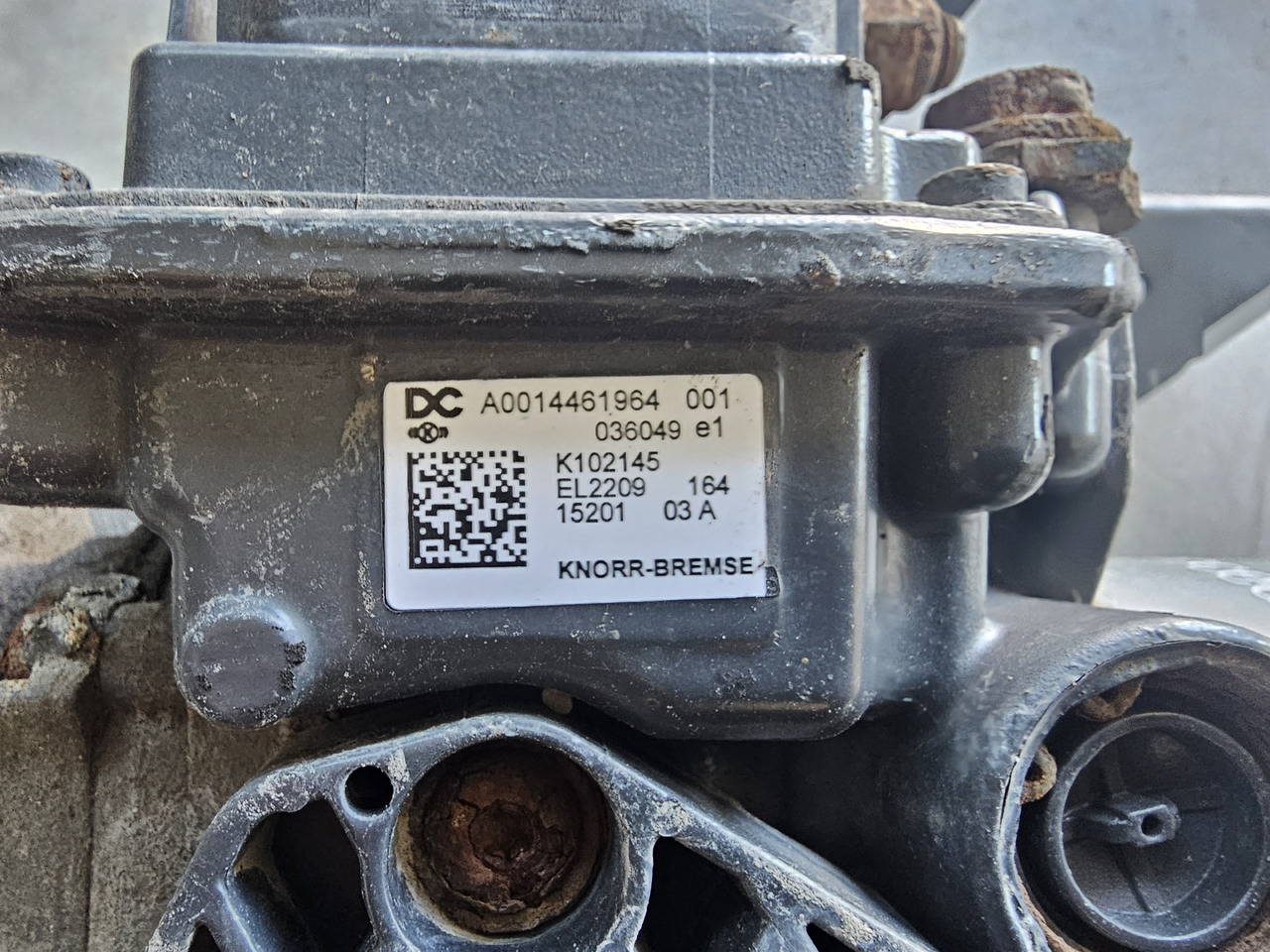 MERCEDES MP4 / AIR DRYIER / K102145 / A0014461964 - Válvula de freno: foto 3 MERCEDES MP4 / AIR DRYIER / K102145 / A0014461964 - Válvula de freno: foto 3