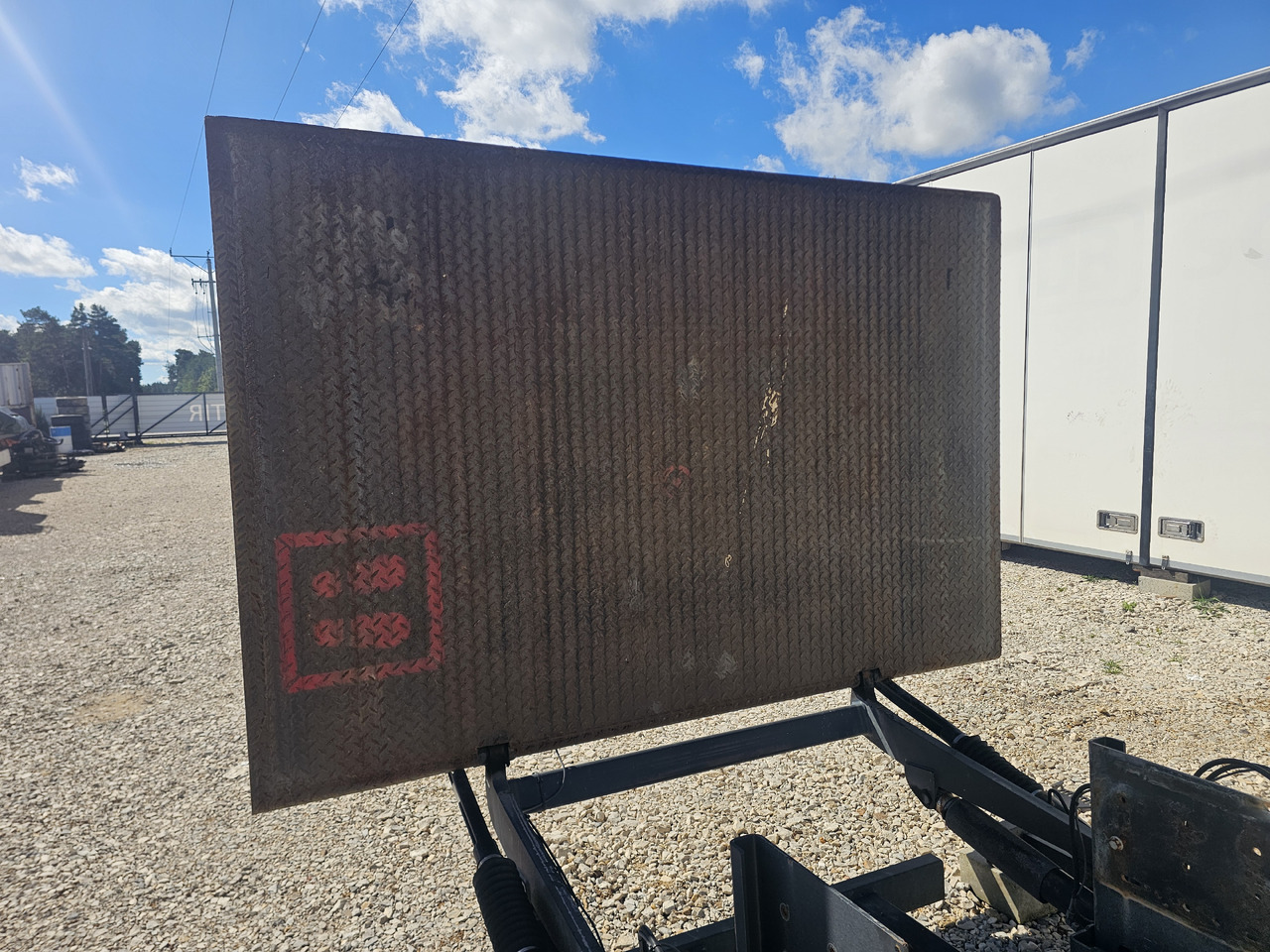 PALFINGER MBB C 2000 L / 2020 / 2000KG - Trampilla elevadora: foto 5 PALFINGER MBB C 2000 L / 2020 / 2000KG - Trampilla elevadora: foto 5