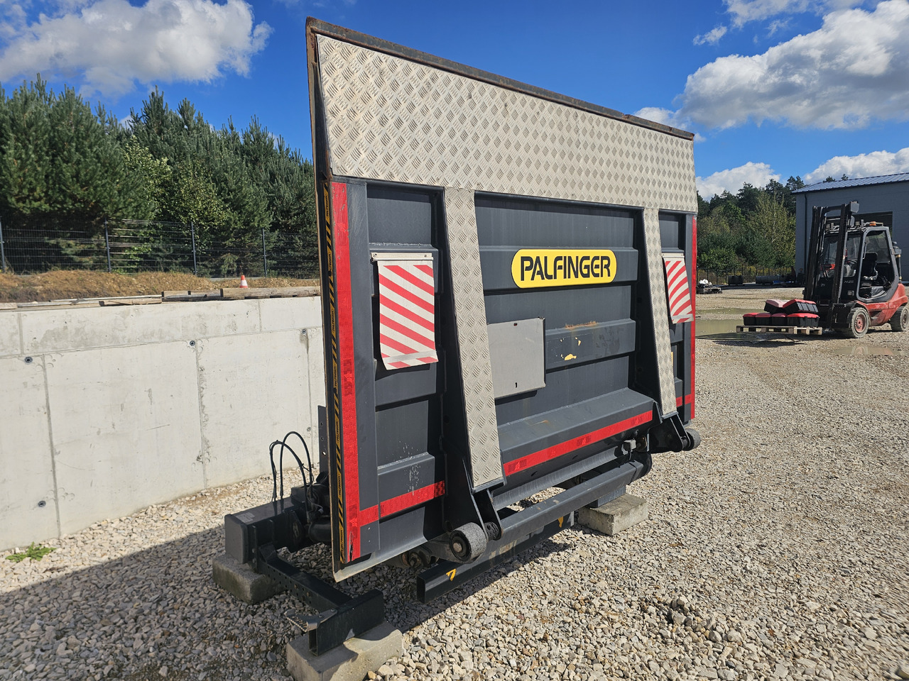PALFINGER MBB C 2000 L / 2020 / 2000KG - Trampilla elevadora: foto 2 PALFINGER MBB C 2000 L / 2020 / 2000KG - Trampilla elevadora: foto 2