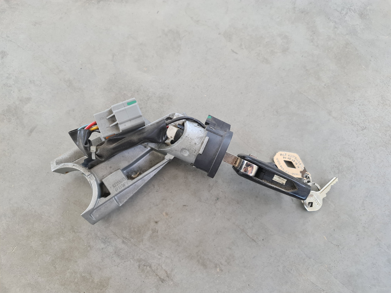 RENAULT RANGE T / IGNITION WITH KEY / 82355085 - Arranque: foto 2 RENAULT RANGE T / IGNITION WITH KEY / 82355085 - Arranque: foto 2