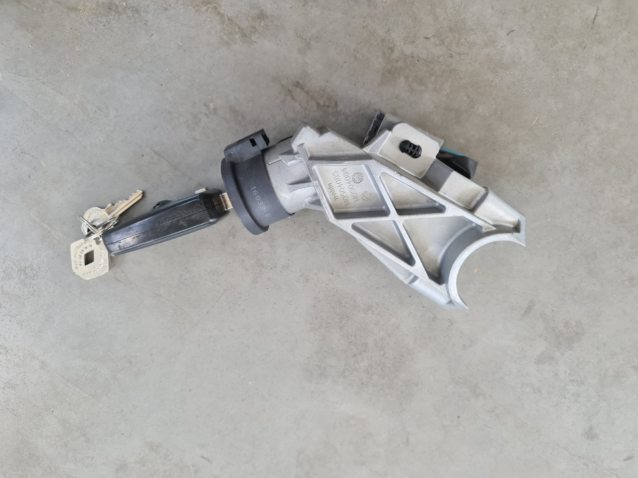 RENAULT RANGE T / IGNITION WITH KEY / 82355085 - Arranque: foto 3 RENAULT RANGE T / IGNITION WITH KEY / 82355085 - Arranque: foto 3