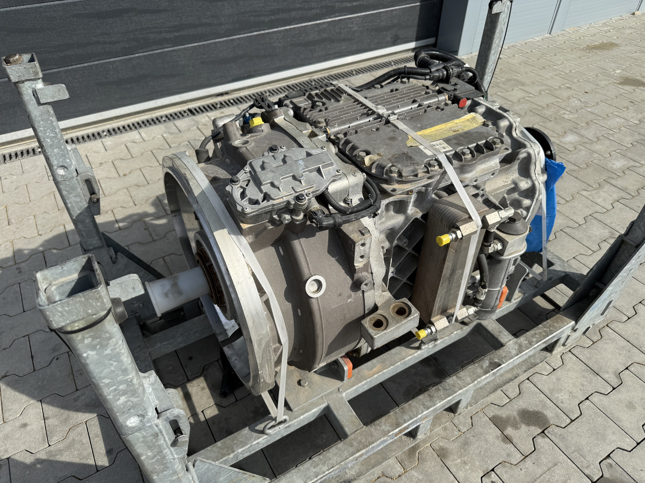 VOLVO BUS HYBRID Automatic gearbox AT2412F electric motor EMDS120 (EMD300B) / NEW - Caja de cambios para Autobús urbano: foto 3 VOLVO BUS HYBRID Automatic gearbox AT2412F electric motor EMDS120 (EMD300B) / NEW - Caja de cambios para Autobús urbano: foto 3